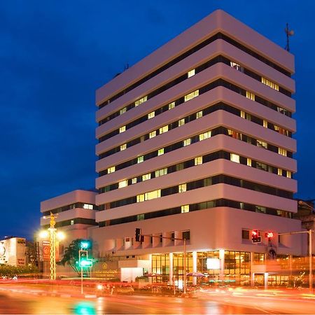 Thumrin Hotel Trang Exterior foto